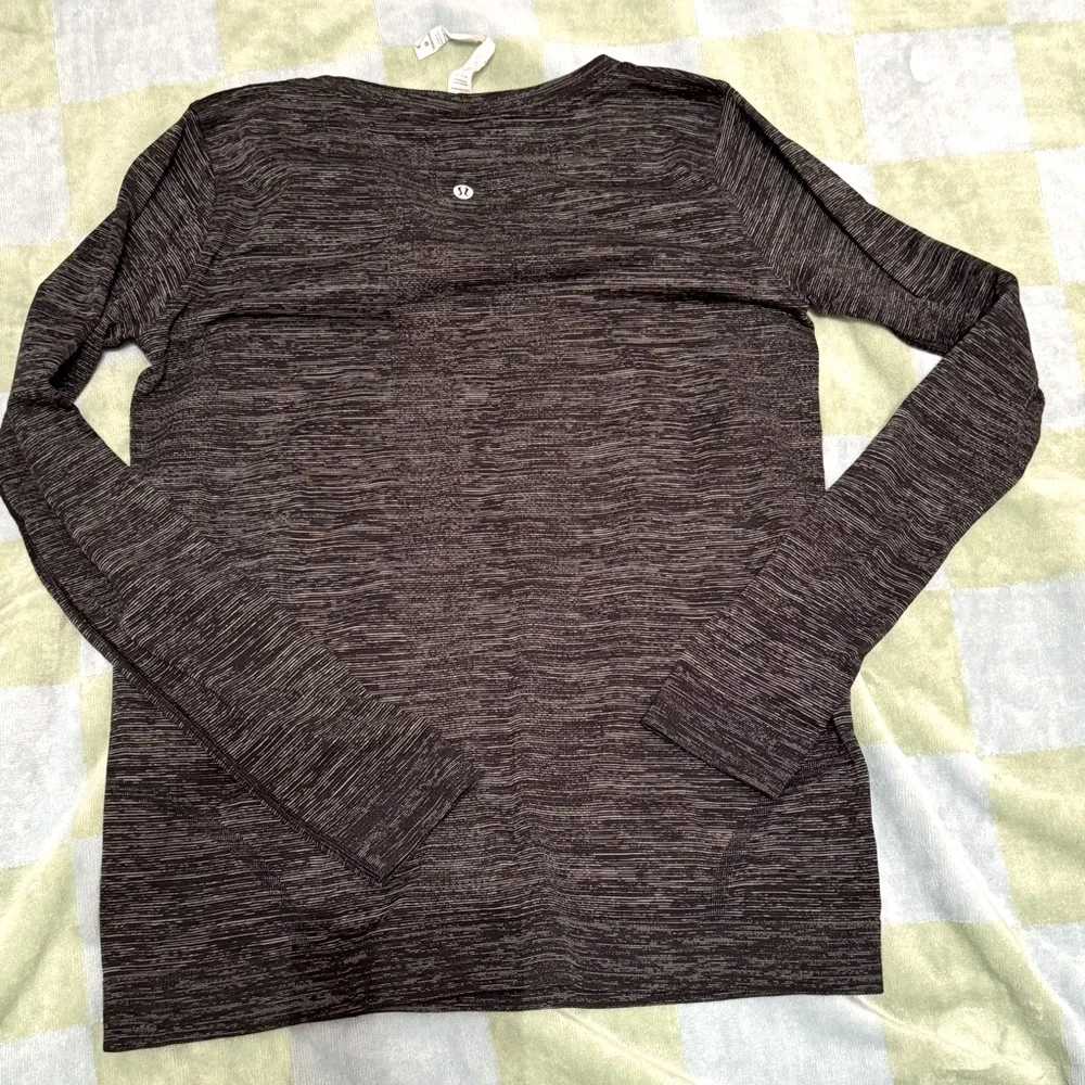 Lululemon Gray Long Sleeve swiftly Top size 6